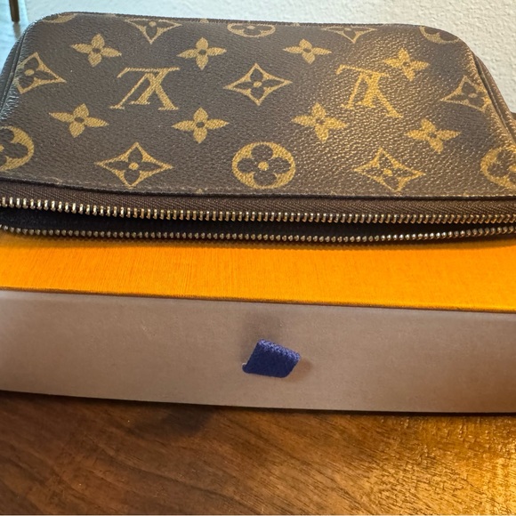 Louis Vuitton Brown Monogram Bag with Gold Chain - Picture 12 of 13